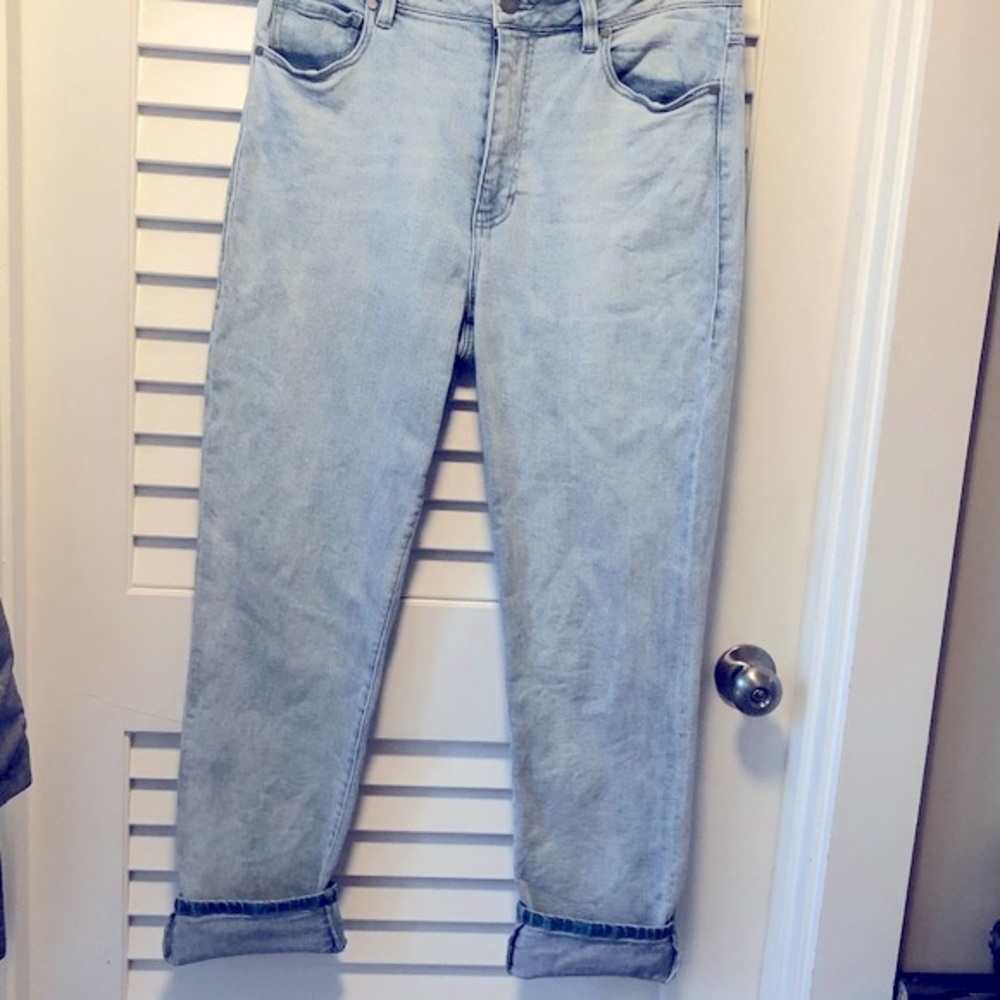 Cabi Higher Straight Jeans - Like New - Light Wash - Size 12